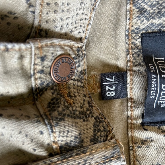 Judy Blue  Tan Gray Snakeskin Print Mid Rise Stretch  Skinny Jeans Size 7/28 - Picture 6 of 8